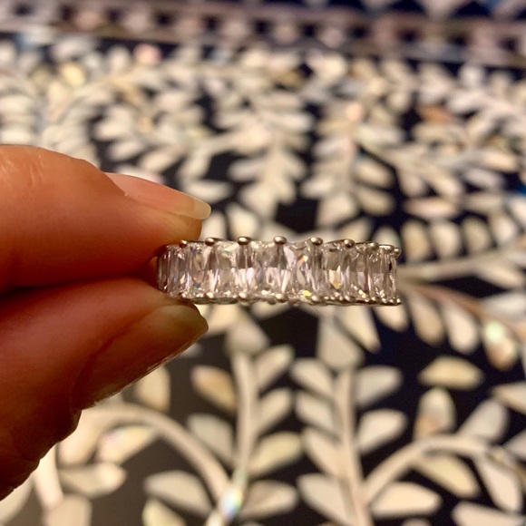 NWOT Sterling Silver Emerald large CZ EternityBand - Picture 3 of 8